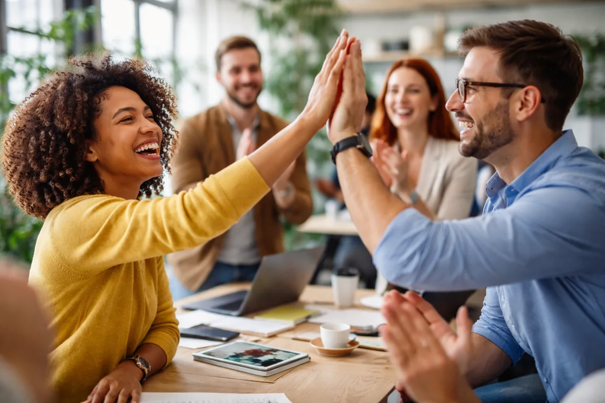 Comment le happy management peut-il renforcer la résilience des équipes au travail